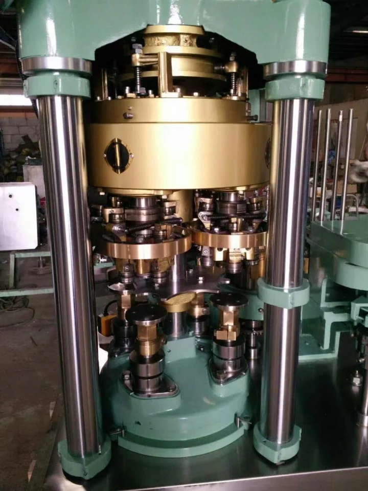 FBN4 double-seaming mechanism close-up